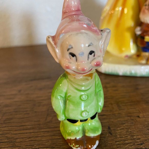 Vintage Snow White Napkin Holder With Doc and Happy Salt& Pepper Shakers - Picture 6 of 16